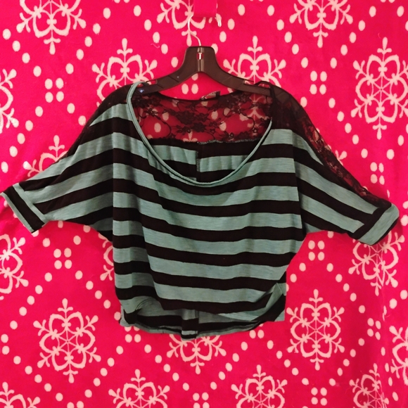 Wet Seal Black and Gray 3/4 Sleeve Crop Blouse - Picture 1 of 4
